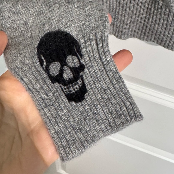 Aqua 100% Cashmere Skull Sweater Gray Black Print Crewneck Soft Luxury Small - Picture 7 of 12